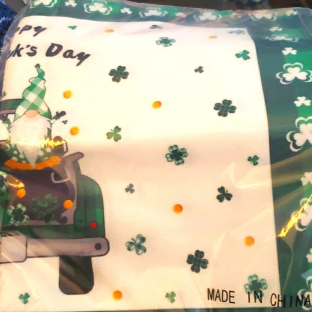 Buryeah St. Patrick's Day 13x72 Inch Table Runner & 4 Placemat Set